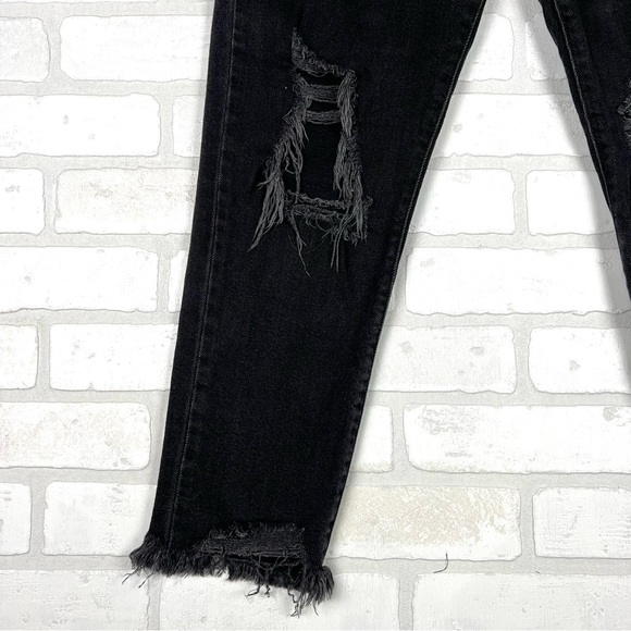 Women's SO High Rise Mom Jean Distressed Black Raw Hem Size 3 | 26W - Picture 2 of 11